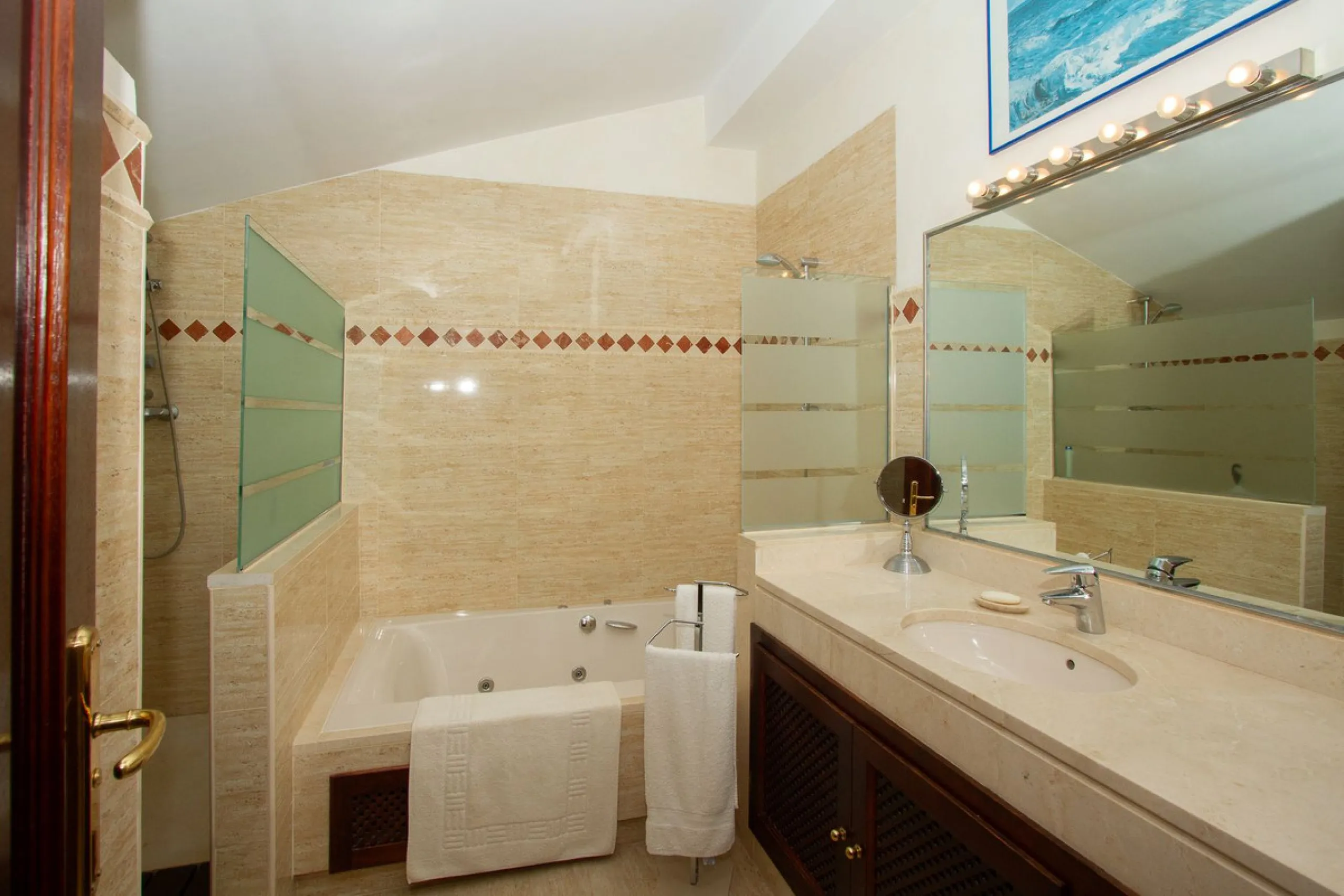 Immaculate three bedroom duplex penthouse with the most outstanding panoramic views to sea and mountains..