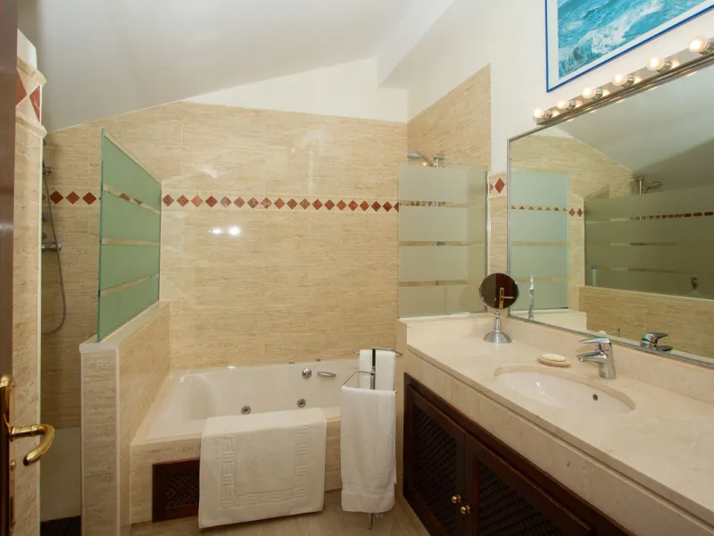 Immaculate three bedroom duplex penthouse with the most outstanding panoramic views to sea and mountains..