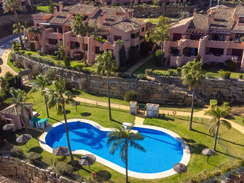 Immaculate three bedroom duplex penthouse with the most outstanding panoramic views to sea and mountains..