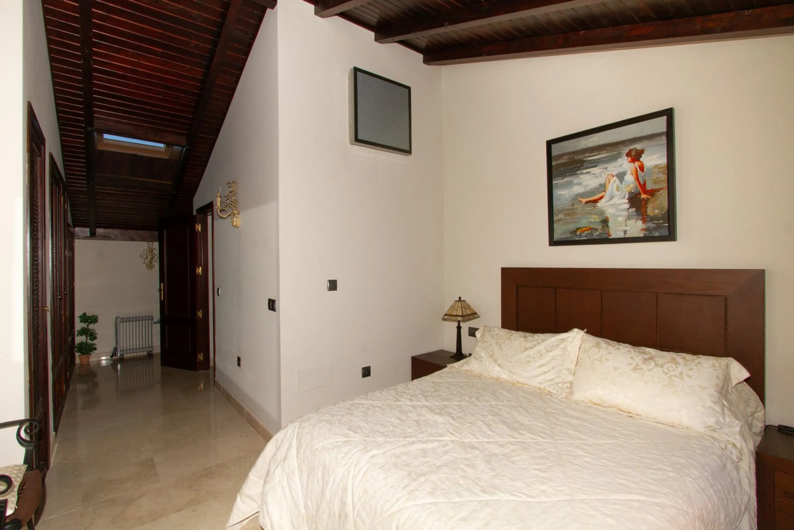 Immaculate three bedroom duplex penthouse with the most outstanding panoramic views to sea and mountains..