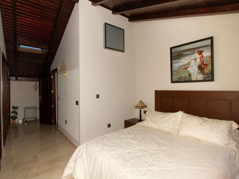 Immaculate three bedroom duplex penthouse with the most outstanding panoramic views to sea and mountains..