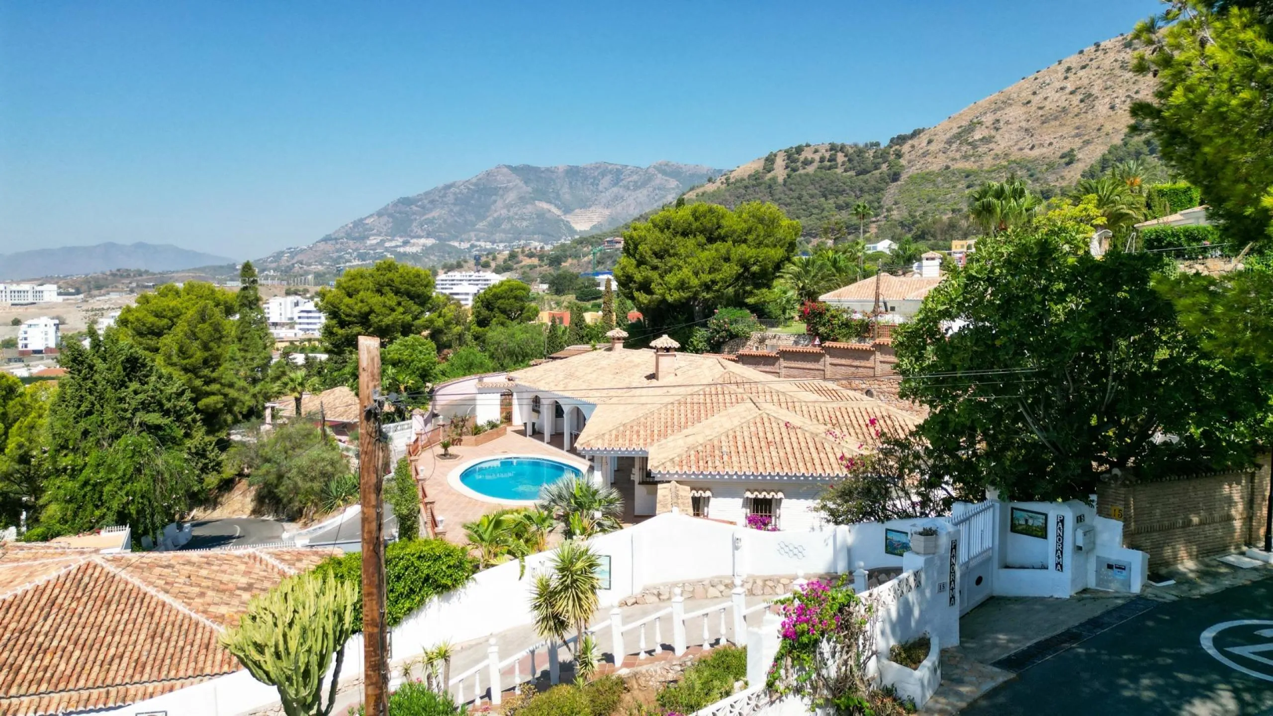NEW BUILD VILLAS IN BENALMADENA & & Located in the prestigious La Capellanía area, this exclusive collection of seven Luxurious New Build villas offers unparalleled views of the Mediterranean Sea, majestic mountains, and the scenic landscapes of Mij