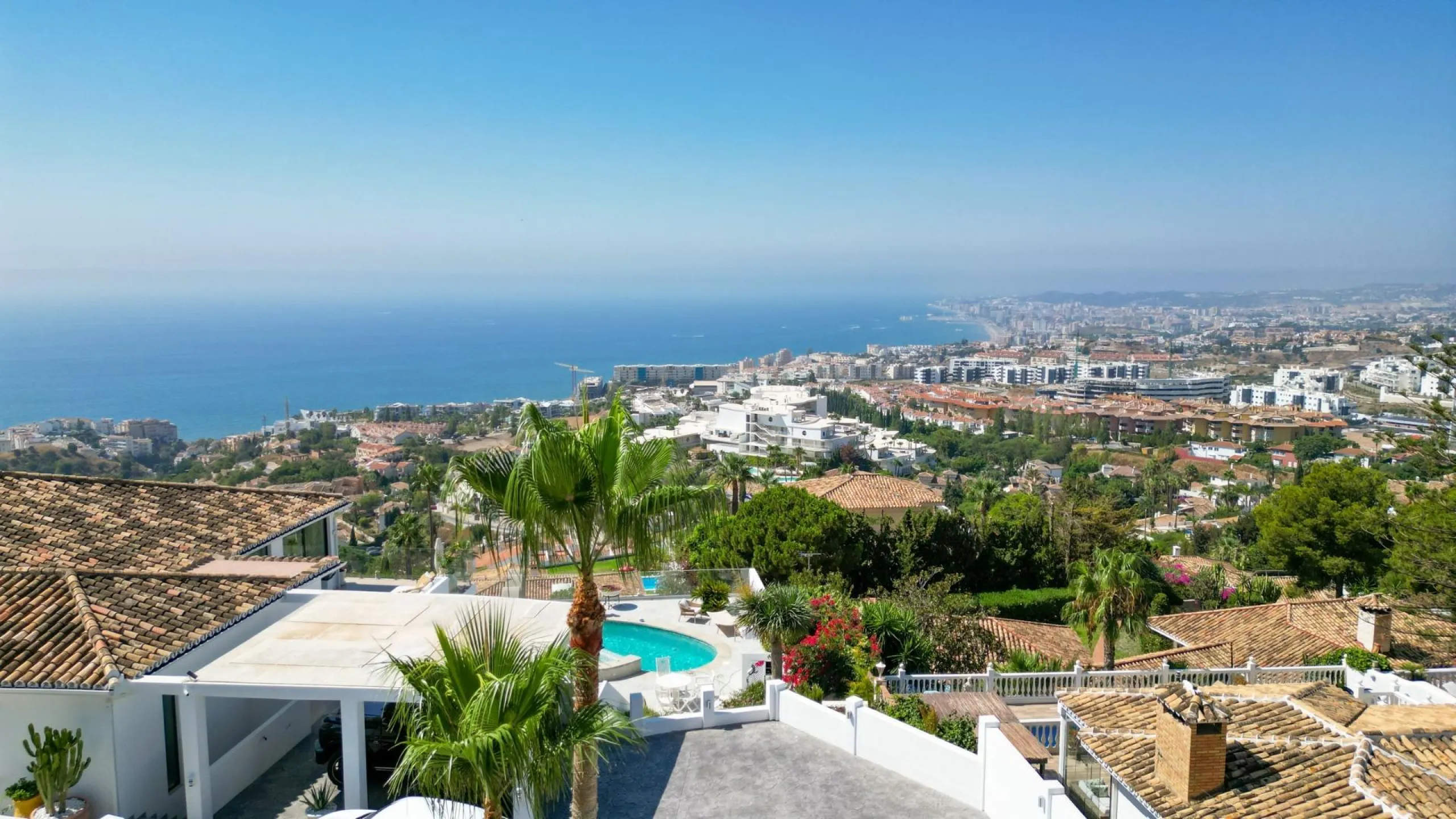 NEW BUILD VILLAS IN BENALMADENA & & Located in the prestigious La Capellanía area, this exclusive collection of seven Luxurious New Build villas offers unparalleled views of the Mediterranean Sea, majestic mountains, and the scenic landscapes of Mij