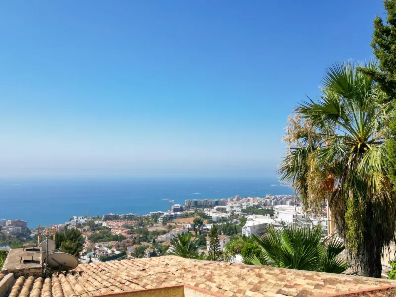 NEW BUILD VILLAS IN BENALMADENA & & Located in the prestigious La Capellanía area, this exclusive collection of seven Luxurious New Build villas offers unparalleled views of the Mediterranean Sea, majestic mountains, and the scenic landscapes of Mij