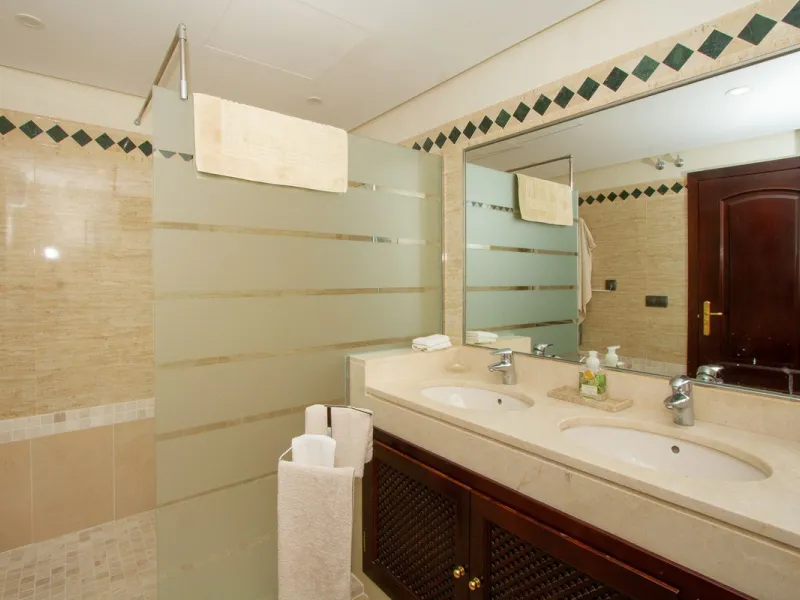 Immaculate three bedroom duplex penthouse with the most outstanding panoramic views to sea and mountains..
