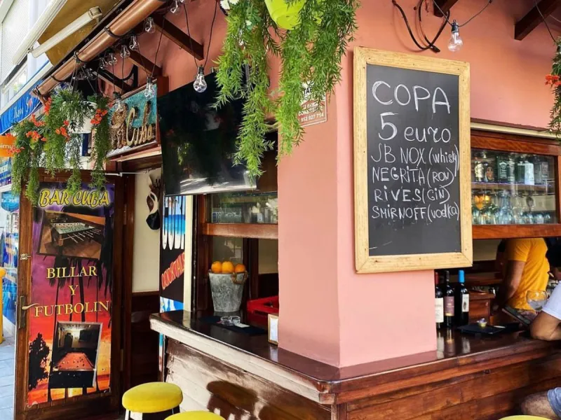 UNIQUE OPPORTUNITY – BAR WITH MUSIC LICENSE IN MARBELLA, JUST 200 METRES FROM THE BEACH!