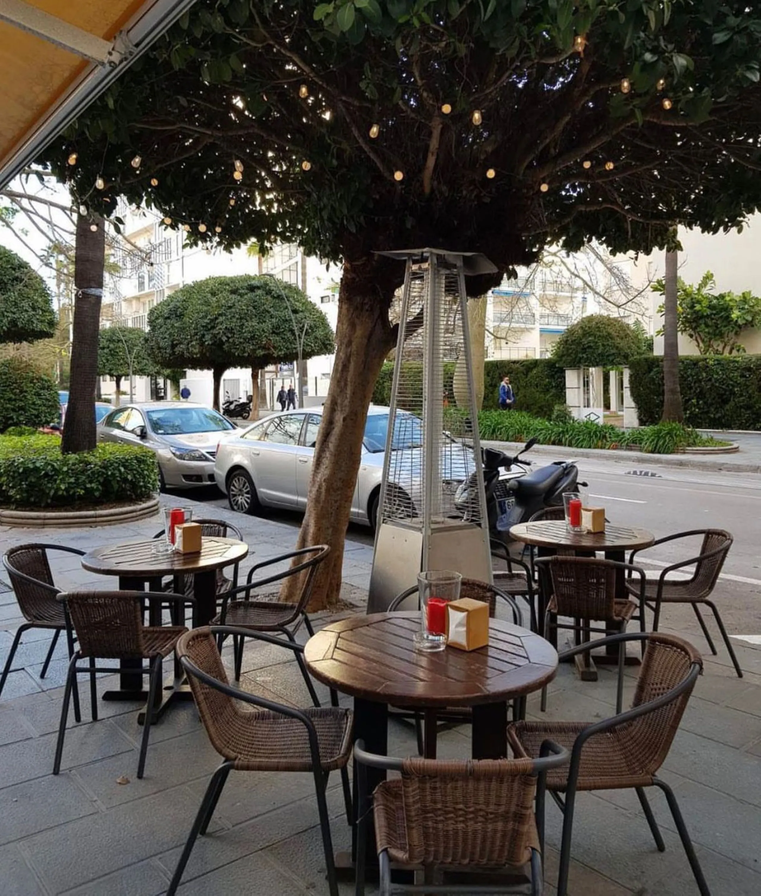 UNIQUE OPPORTUNITY – BAR WITH MUSIC LICENSE IN MARBELLA, JUST 200 METRES FROM THE BEACH!
