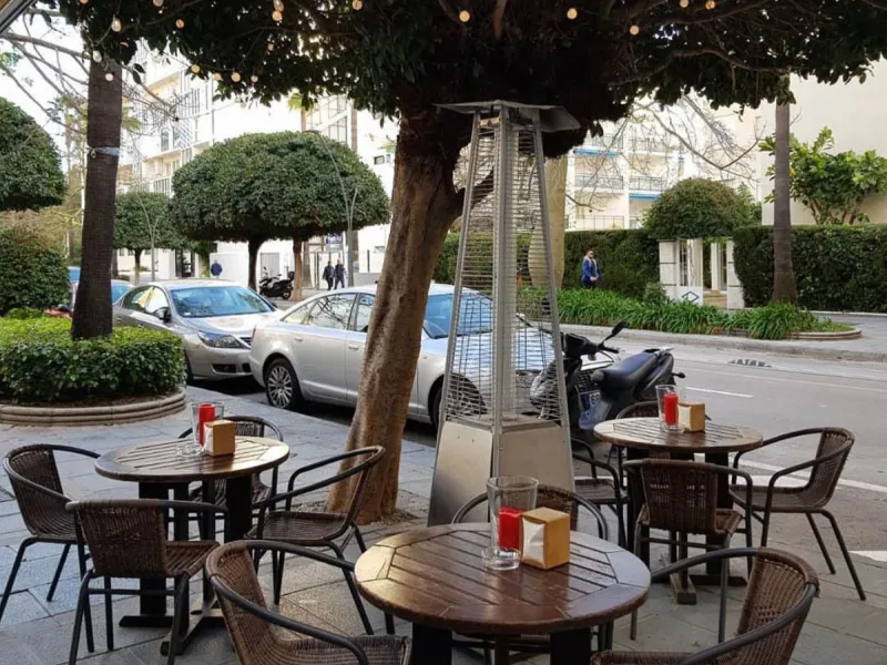UNIQUE OPPORTUNITY – BAR WITH MUSIC LICENSE IN MARBELLA, JUST 200 METRES FROM THE BEACH!