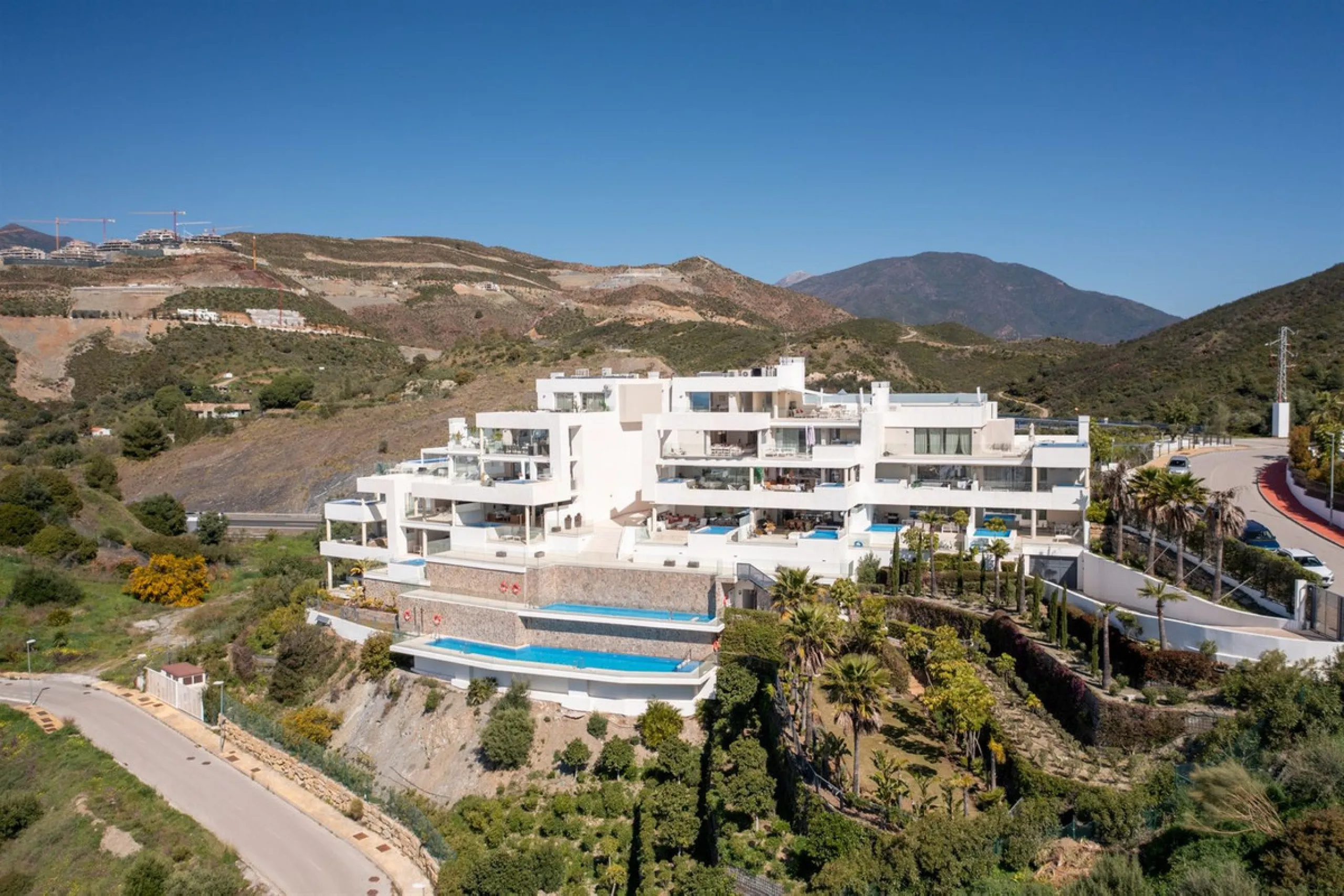 ICONIC SOUTH-FACING DUPLEX PENTHOUSE WITH PRIVATE SOLARIUM & POOL FOR SALE