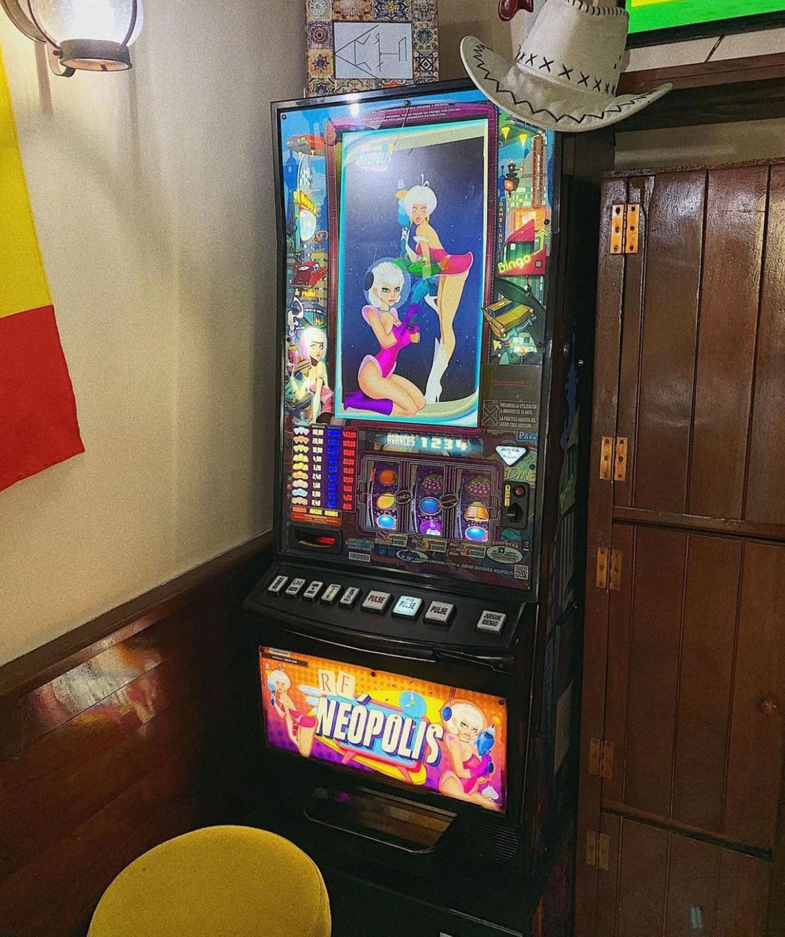 UNIQUE OPPORTUNITY – BAR WITH MUSIC LICENSE IN MARBELLA, JUST 200 METRES FROM THE BEACH!