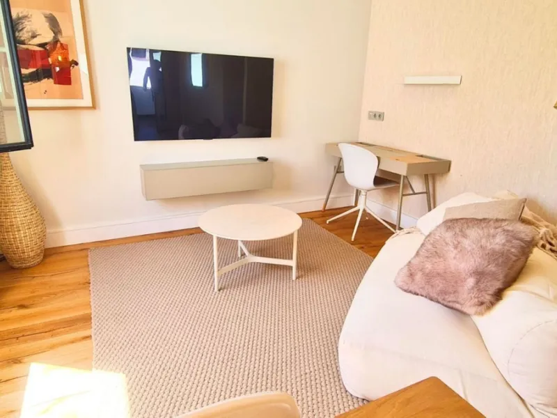 For sale is a charming, fully renovated townhouse in 2024, located in a quiet Andalusian-style village development in Marbella. This property, perfect for a small family, vacation rental, or long-term lease, features a living room with sea and garden view