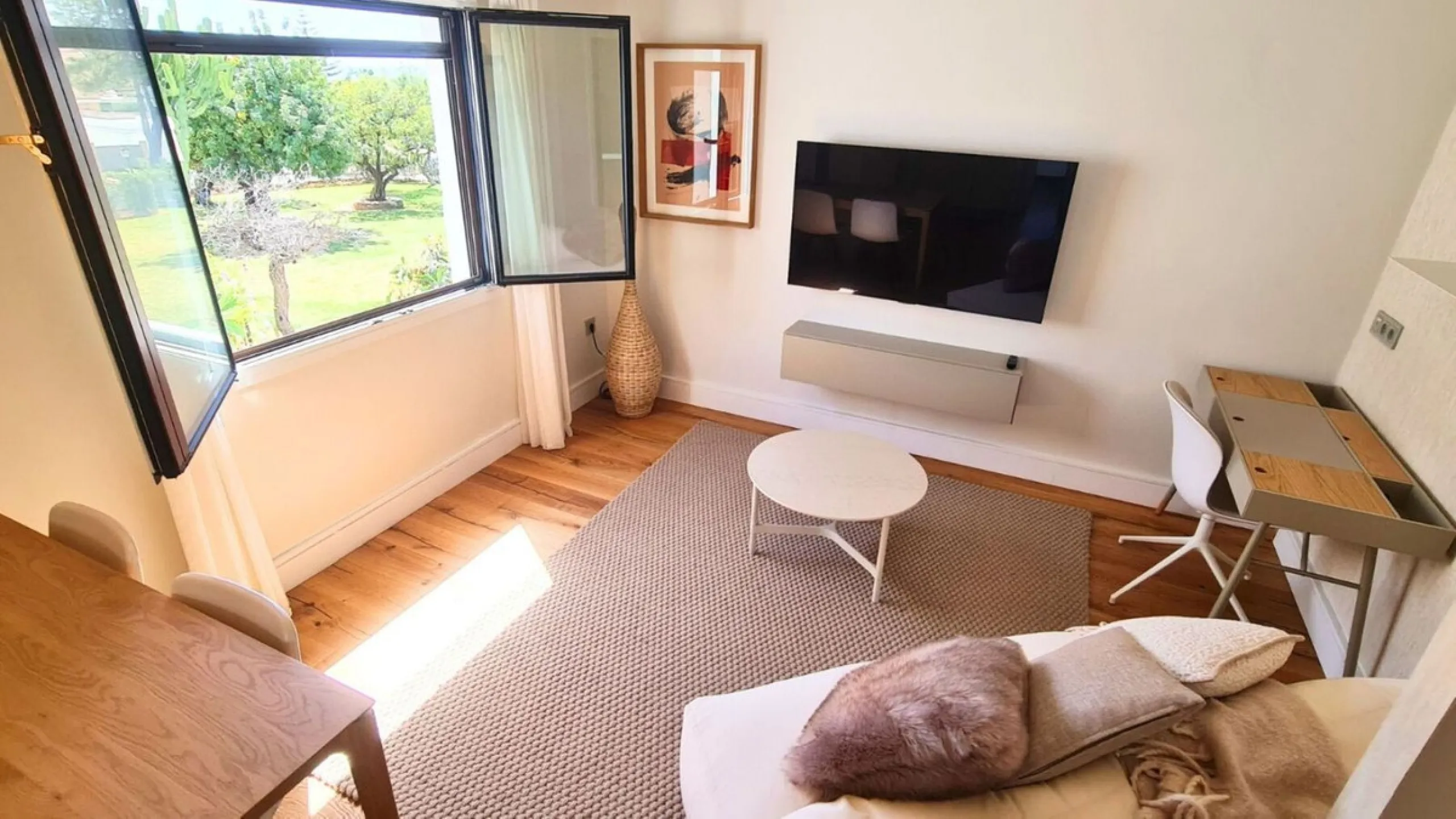 For sale is a charming, fully renovated townhouse in 2024, located in a quiet Andalusian-style village development in Marbella. This property, perfect for a small family, vacation rental, or long-term lease, features a living room with sea and garden view
