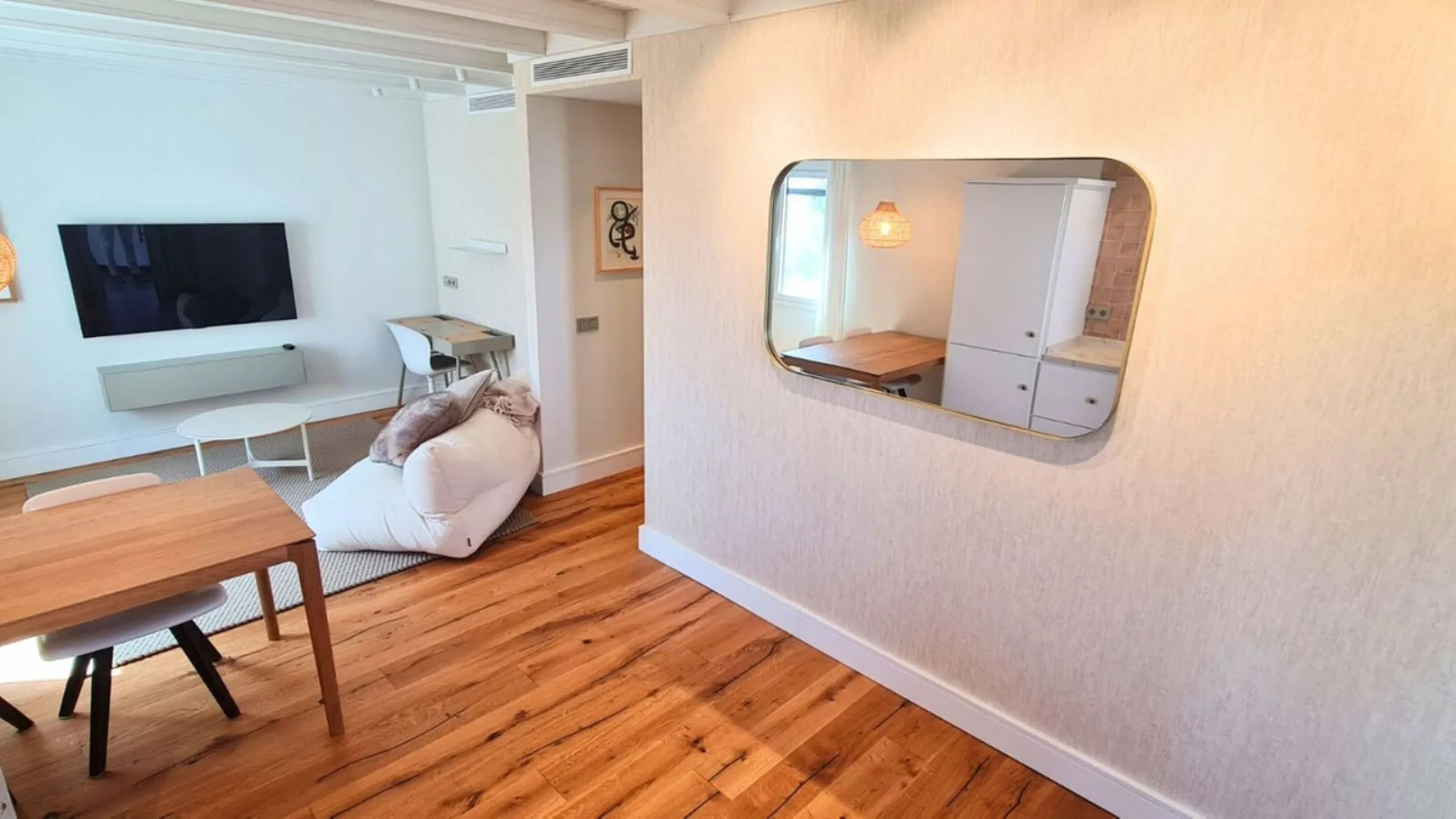 For sale is a charming, fully renovated townhouse in 2024, located in a quiet Andalusian-style village development in Marbella. This property, perfect for a small family, vacation rental, or long-term lease, features a living room with sea and garden view