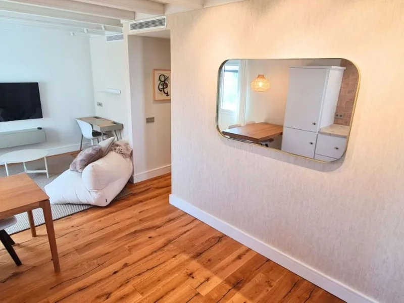 For sale is a charming, fully renovated townhouse in 2024, located in a quiet Andalusian-style village development in Marbella. This property, perfect for a small family, vacation rental, or long-term lease, features a living room with sea and garden view