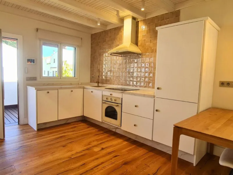 For sale is a charming, fully renovated townhouse in 2024, located in a quiet Andalusian-style village development in Marbella. This property, perfect for a small family, vacation rental, or long-term lease, features a living room with sea and garden view