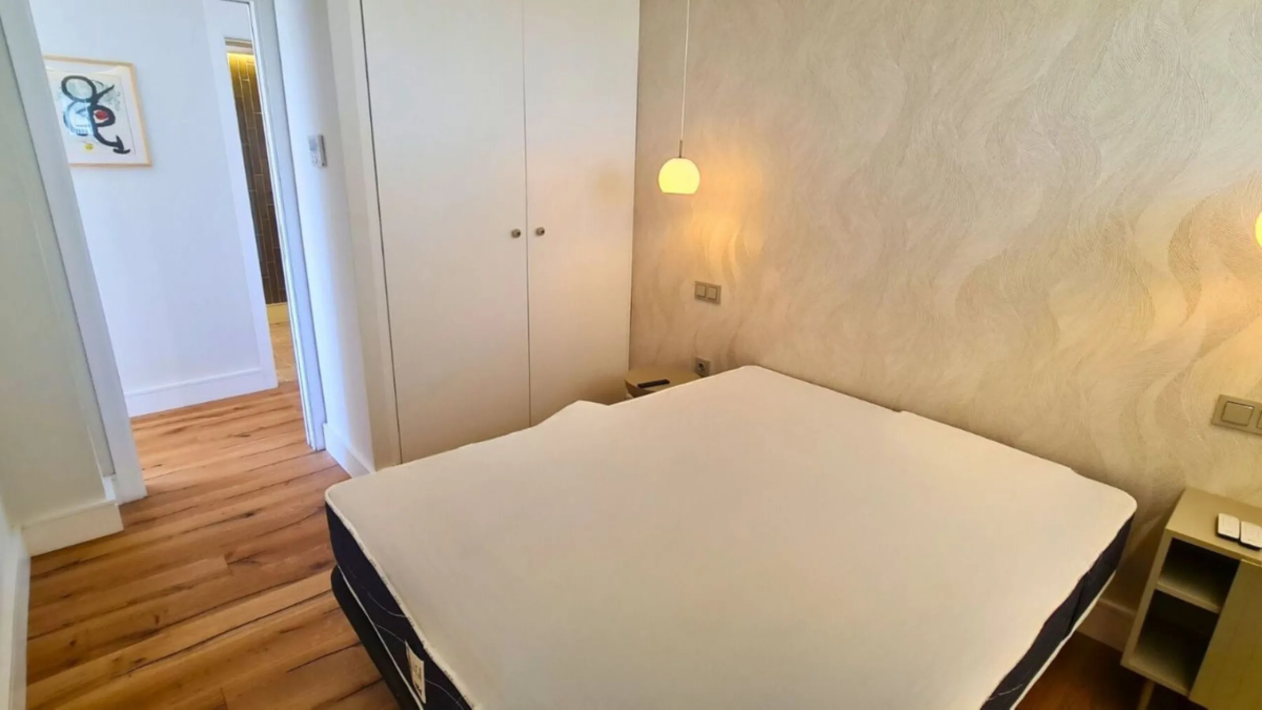 For sale is a charming, fully renovated townhouse in 2024, located in a quiet Andalusian-style village development in Marbella. This property, perfect for a small family, vacation rental, or long-term lease, features a living room with sea and garden view