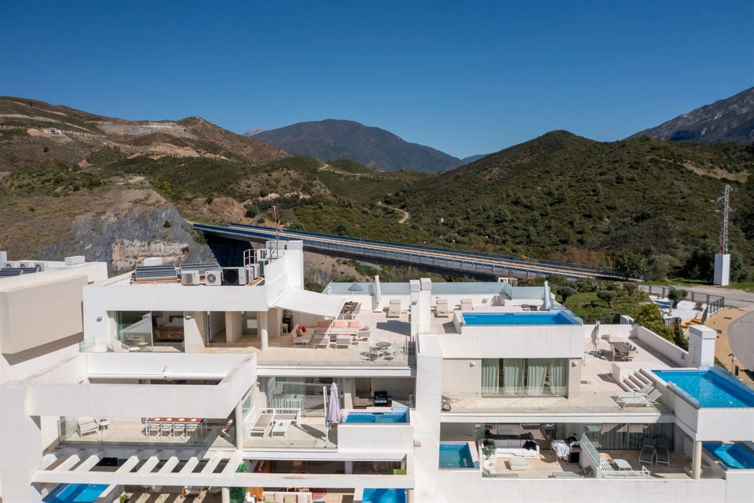 ICONIC SOUTH-FACING DUPLEX PENTHOUSE WITH PRIVATE SOLARIUM & POOL FOR SALE