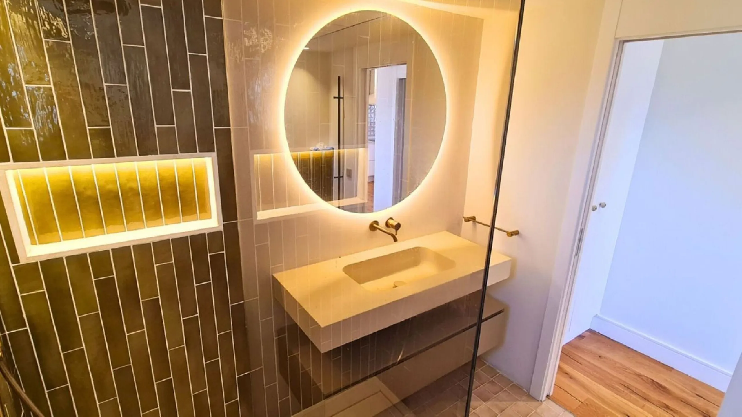 For sale is a charming, fully renovated townhouse in 2024, located in a quiet Andalusian-style village development in Marbella. This property, perfect for a small family, vacation rental, or long-term lease, features a living room with sea and garden view