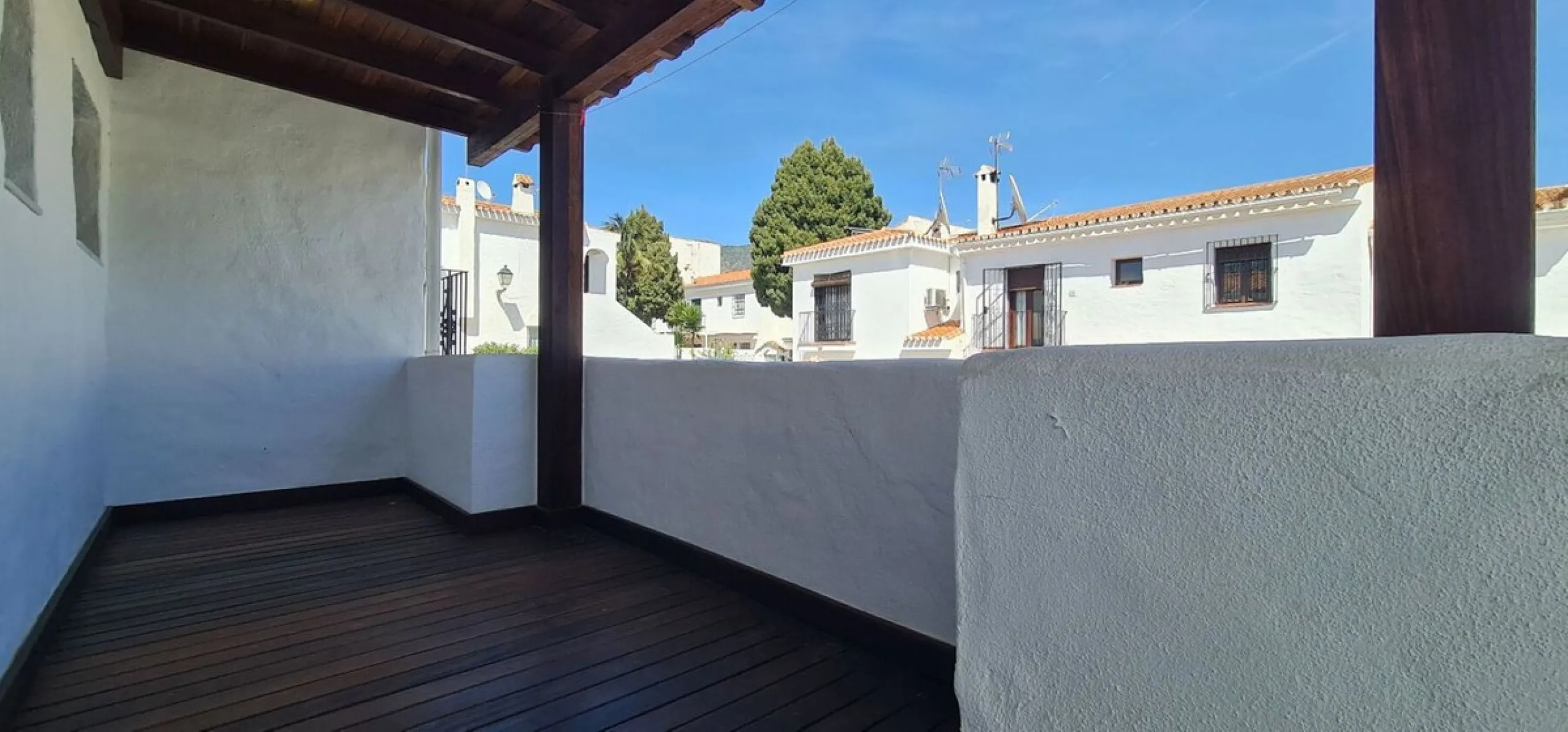 For sale is a charming, fully renovated townhouse in 2024, located in a quiet Andalusian-style village development in Marbella. This property, perfect for a small family, vacation rental, or long-term lease, features a living room with sea and garden view