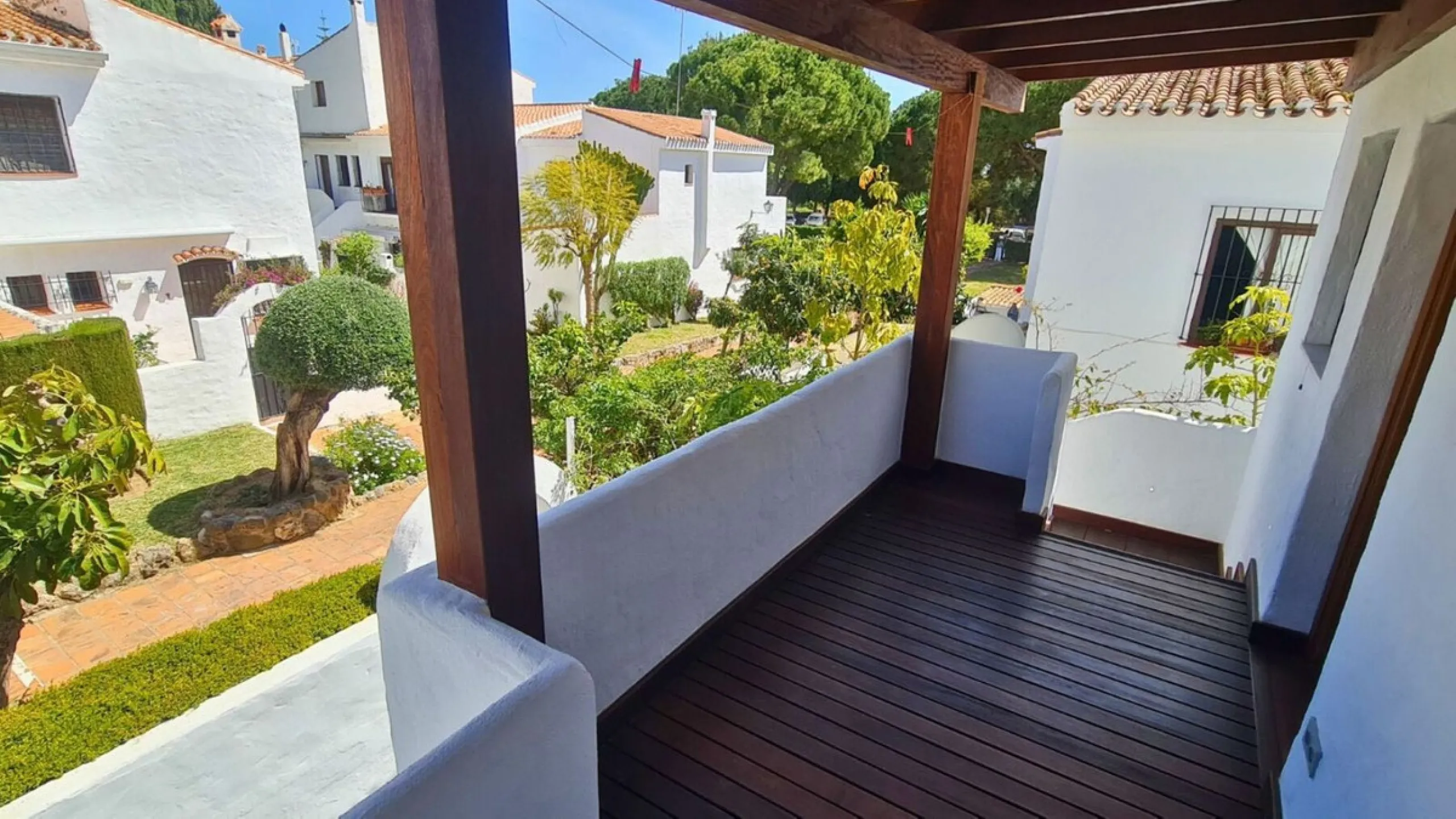 For sale is a charming, fully renovated townhouse in 2024, located in a quiet Andalusian-style village development in Marbella. This property, perfect for a small family, vacation rental, or long-term lease, features a living room with sea and garden view