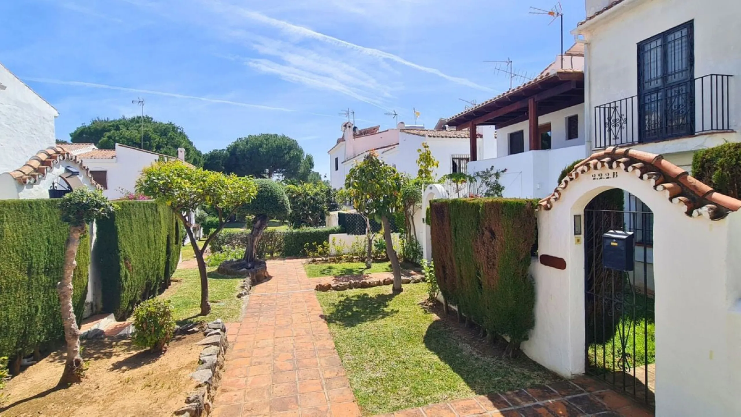 For sale is a charming, fully renovated townhouse in 2024, located in a quiet Andalusian-style village development in Marbella. This property, perfect for a small family, vacation rental, or long-term lease, features a living room with sea and garden view