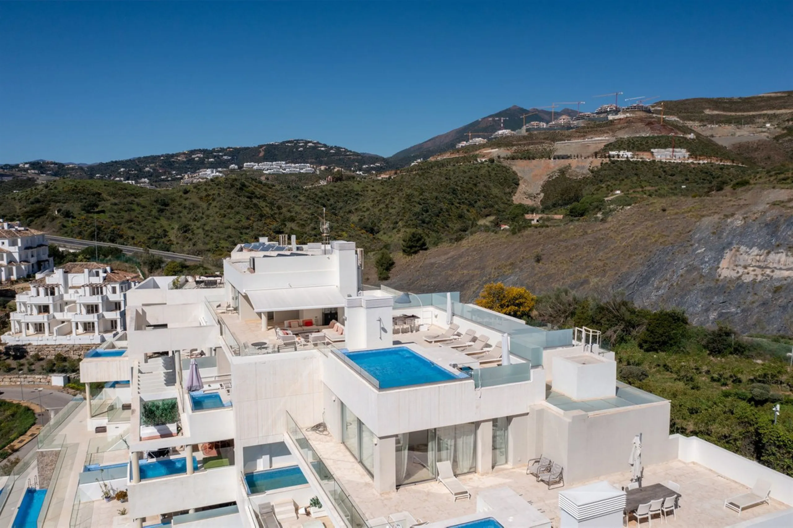 ICONIC SOUTH-FACING DUPLEX PENTHOUSE WITH PRIVATE SOLARIUM & POOL FOR SALE