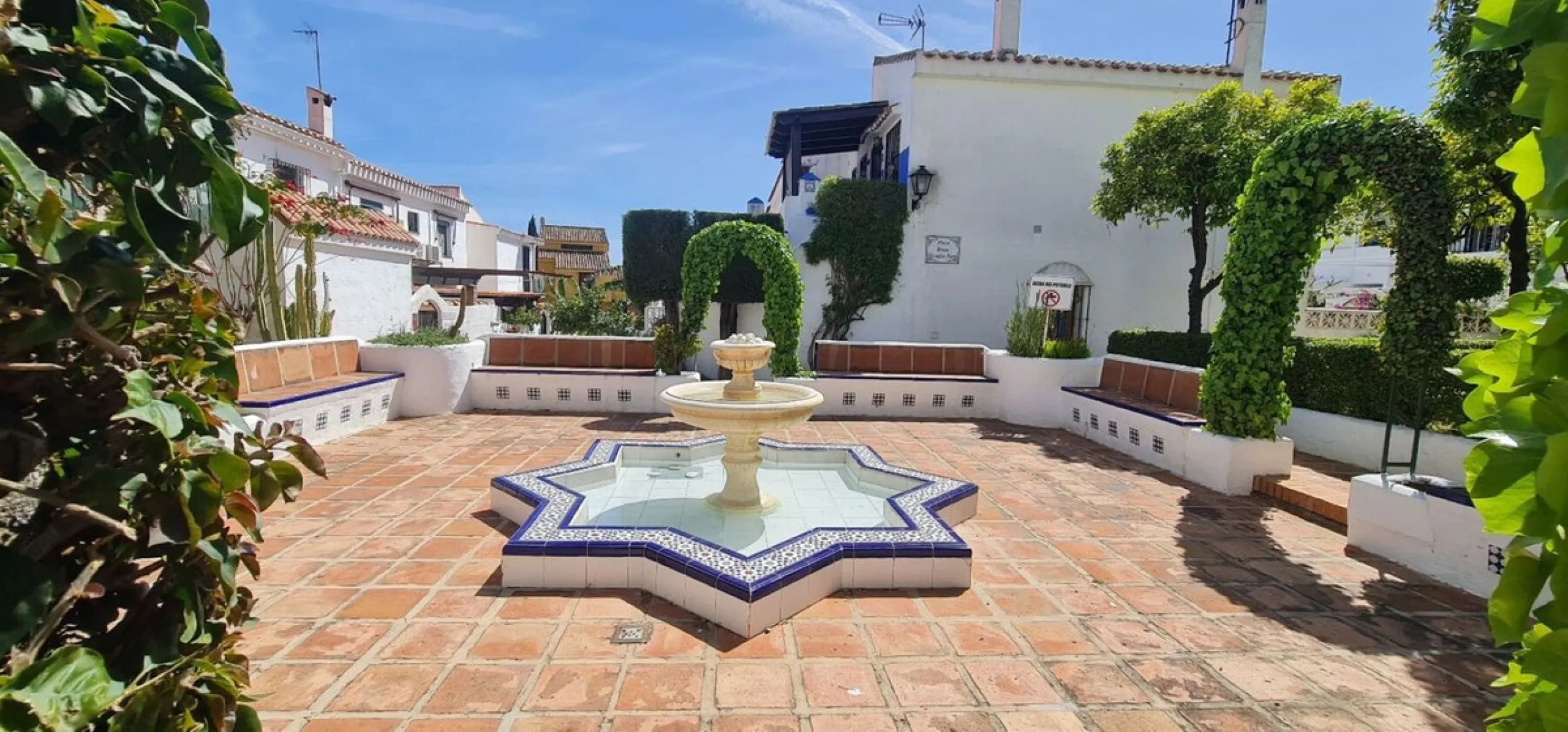 For sale is a charming, fully renovated townhouse in 2024, located in a quiet Andalusian-style village development in Marbella. This property, perfect for a small family, vacation rental, or long-term lease, features a living room with sea and garden view