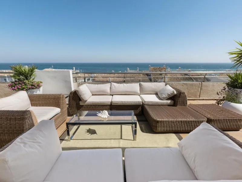 !Discover one of a kind exquisite Penthouse!,