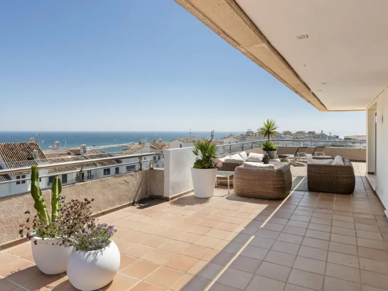 !Discover one of a kind exquisite Penthouse!,
