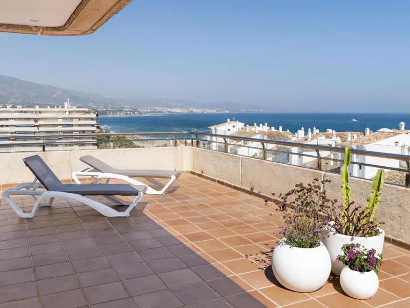 !Discover one of a kind exquisite Penthouse!,