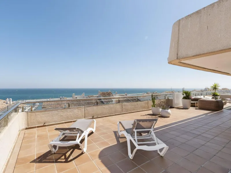 !Discover one of a kind exquisite Penthouse!,