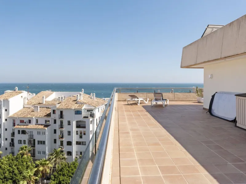 !Discover one of a kind exquisite Penthouse!,