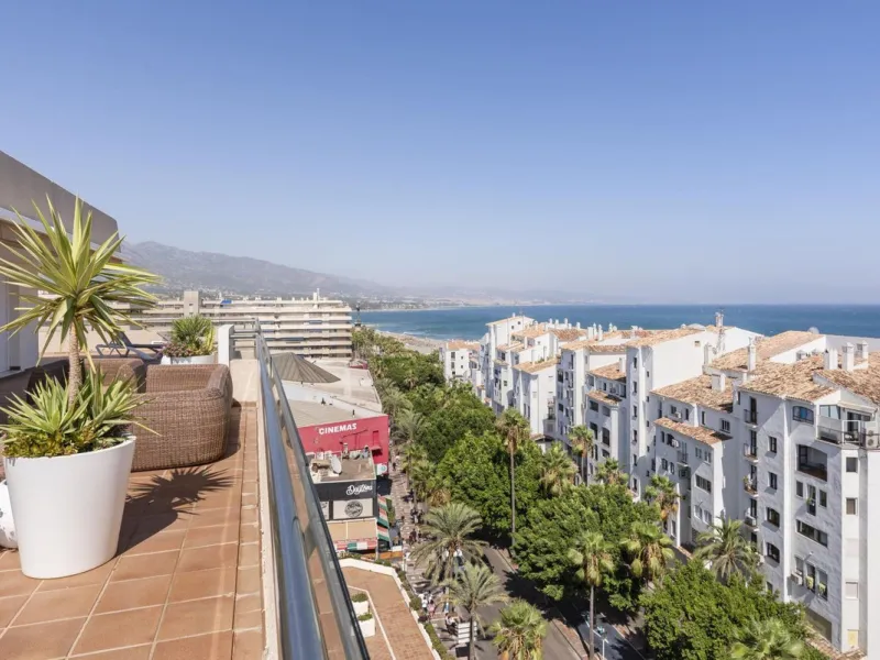!Discover one of a kind exquisite Penthouse!,