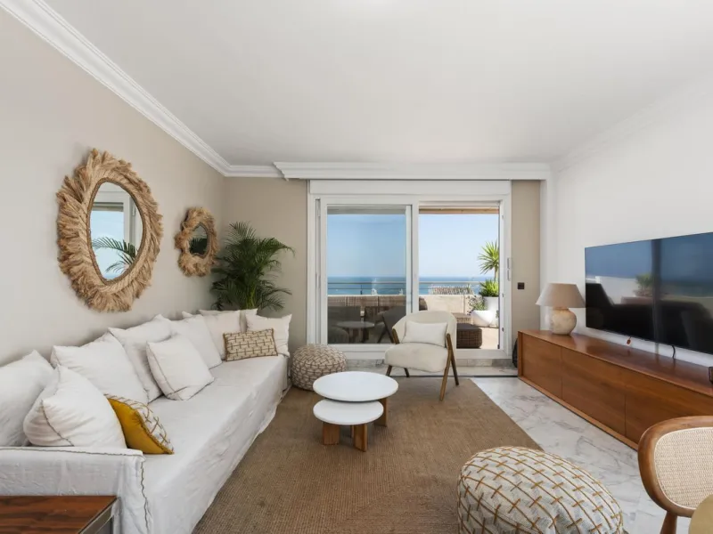 !Discover one of a kind exquisite Penthouse!,