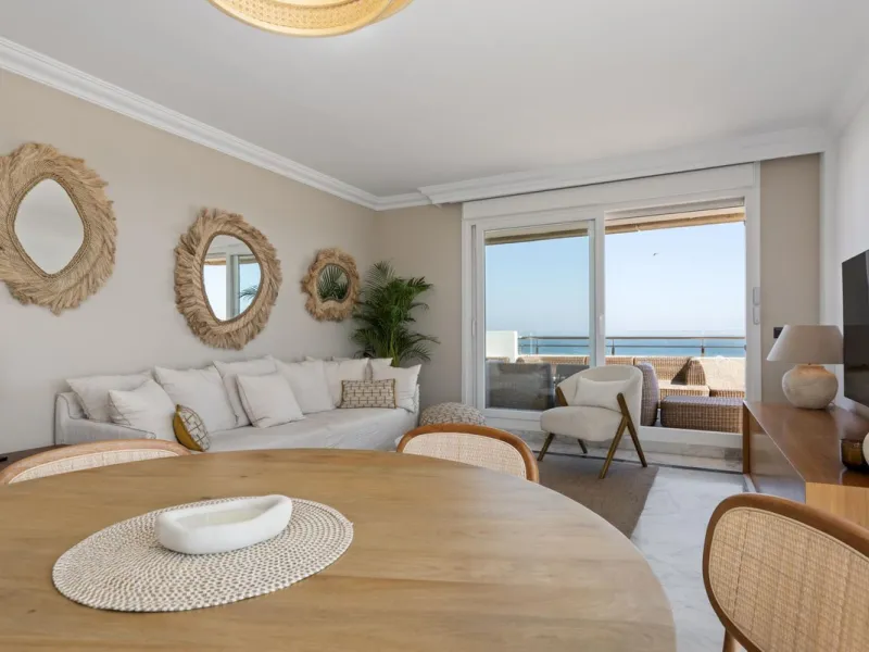 !Discover one of a kind exquisite Penthouse!,