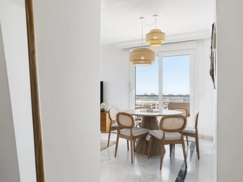 !Discover one of a kind exquisite Penthouse!,