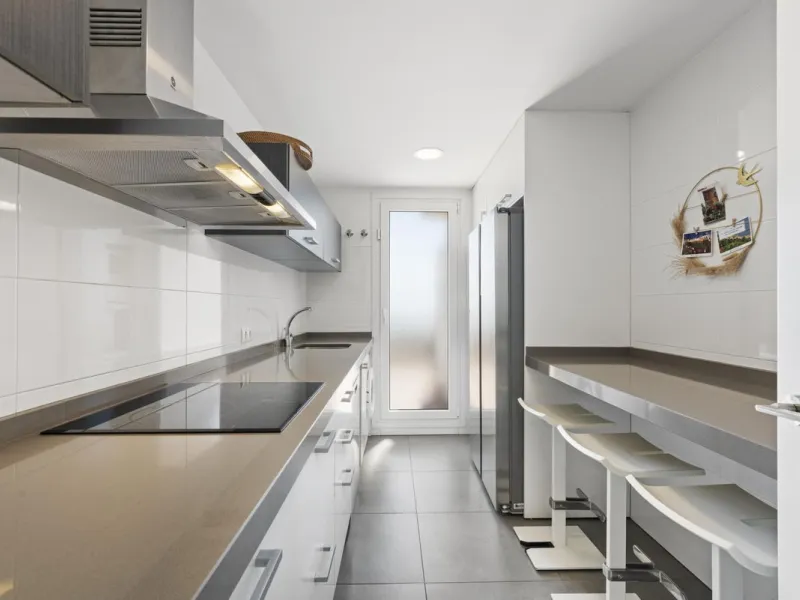 !Discover one of a kind exquisite Penthouse!,