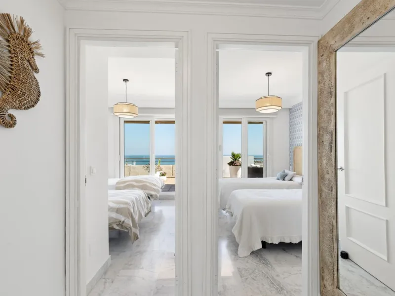 !Discover one of a kind exquisite Penthouse!,