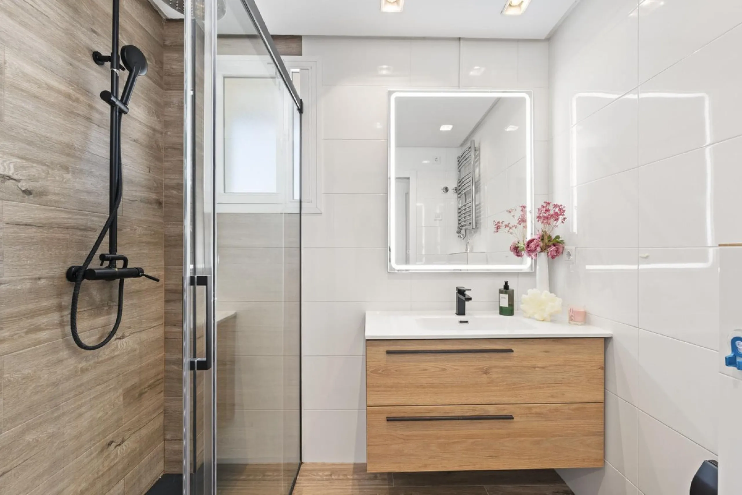!Discover one of a kind exquisite Penthouse!,