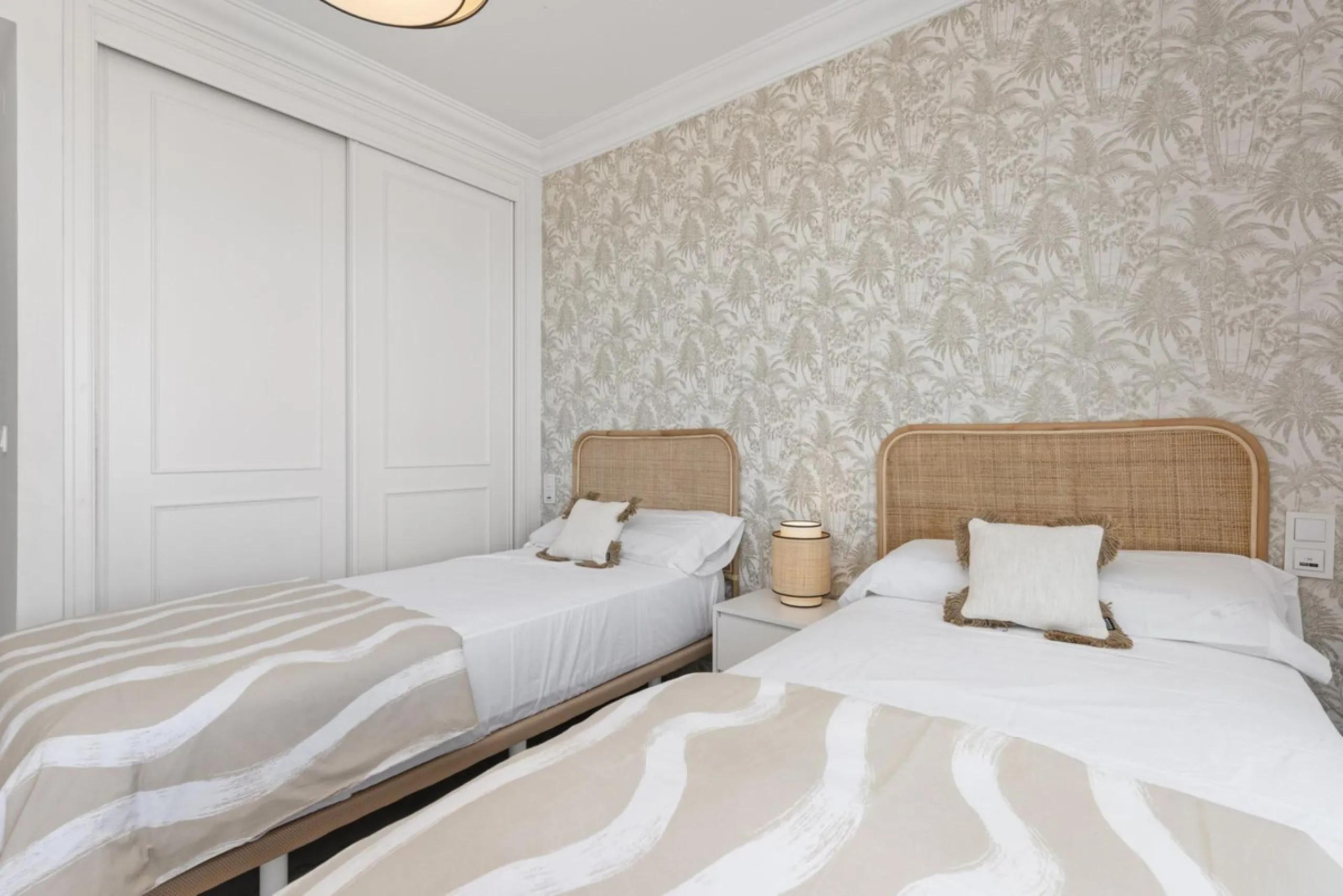 !Discover one of a kind exquisite Penthouse!,