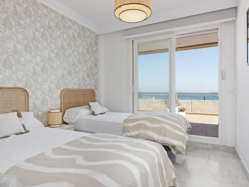 !Discover one of a kind exquisite Penthouse!,