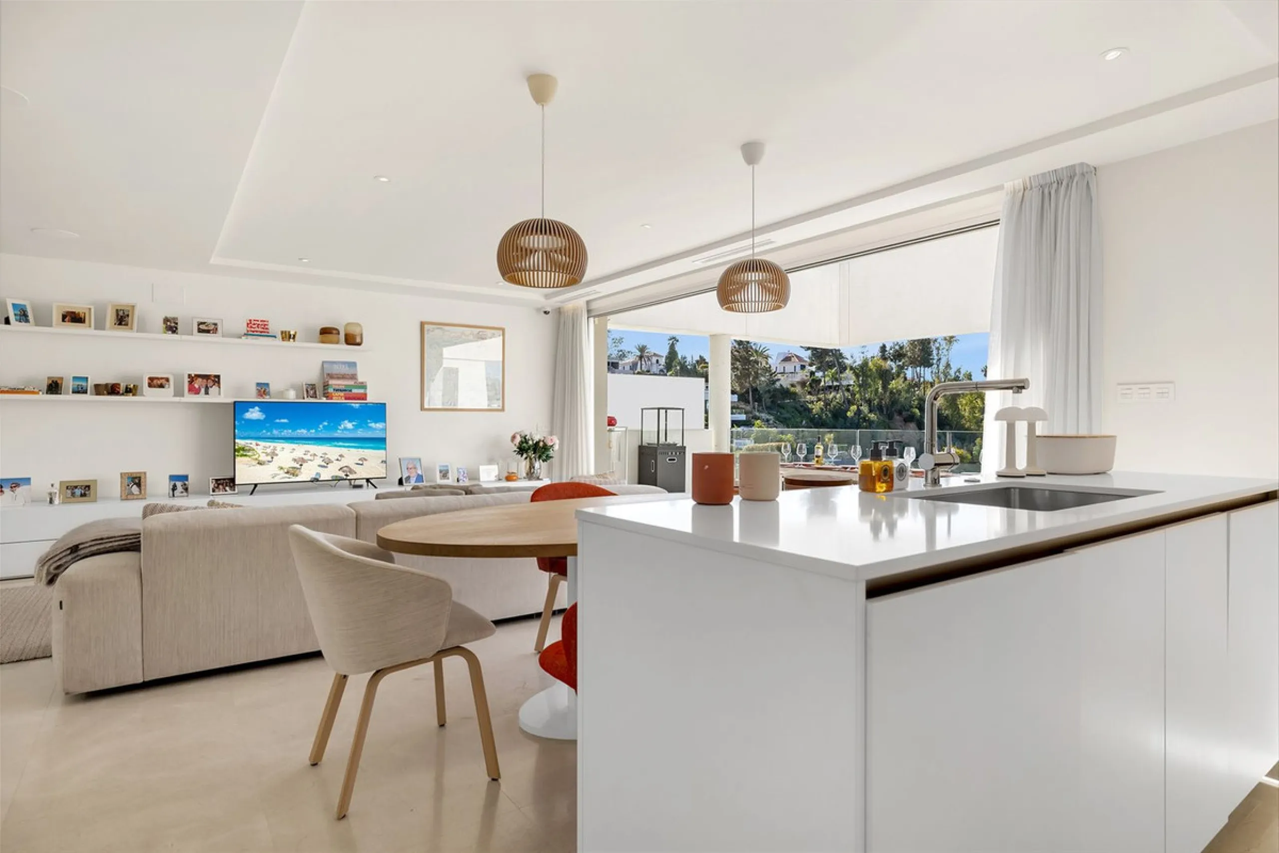 ICONIC SOUTH-FACING DUPLEX PENTHOUSE WITH PRIVATE SOLARIUM & POOL FOR SALE