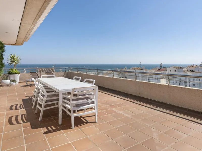 !Discover one of a kind exquisite Penthouse!,