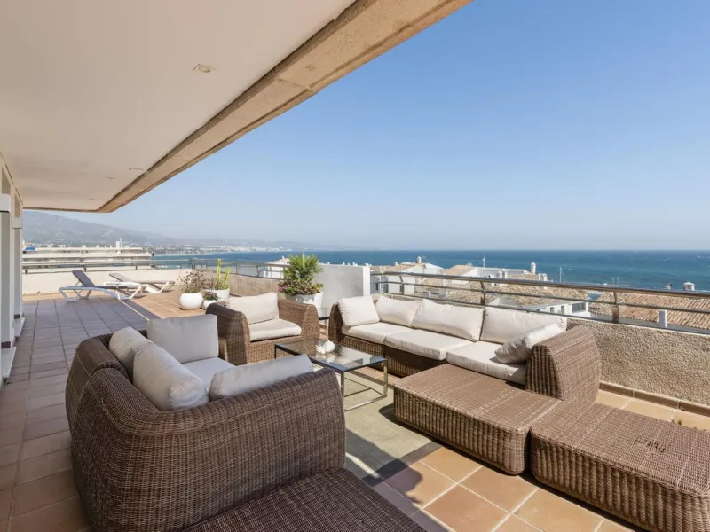 !Discover one of a kind exquisite Penthouse!,