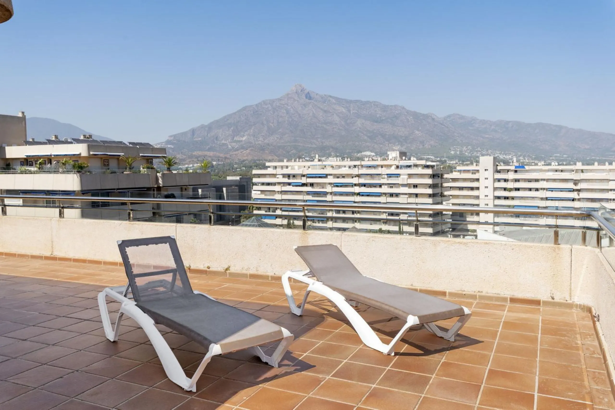 !Discover one of a kind exquisite Penthouse!,
