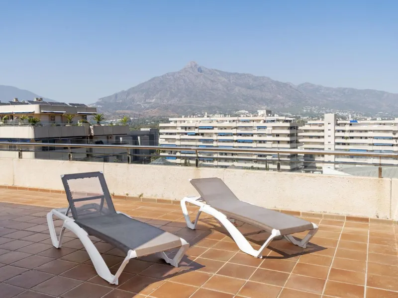 !Discover one of a kind exquisite Penthouse!,