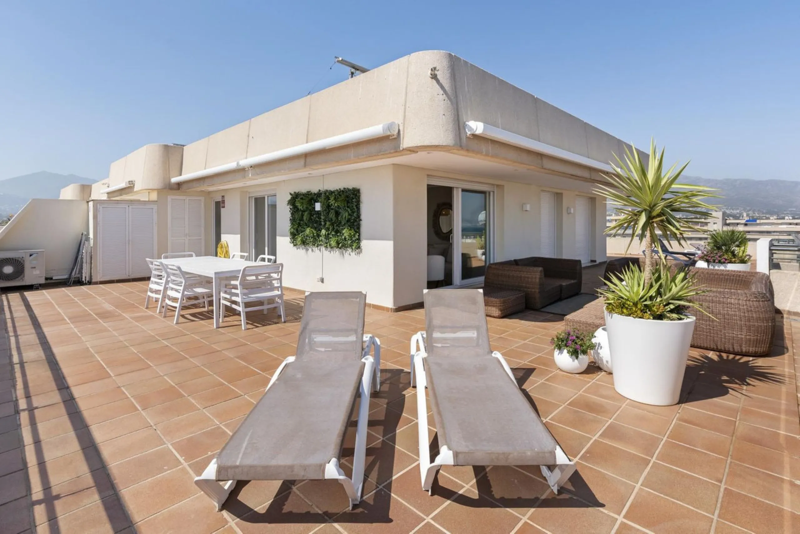 !Discover one of a kind exquisite Penthouse!,