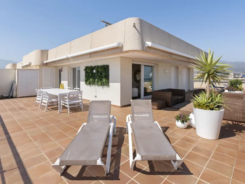 !Discover one of a kind exquisite Penthouse!,