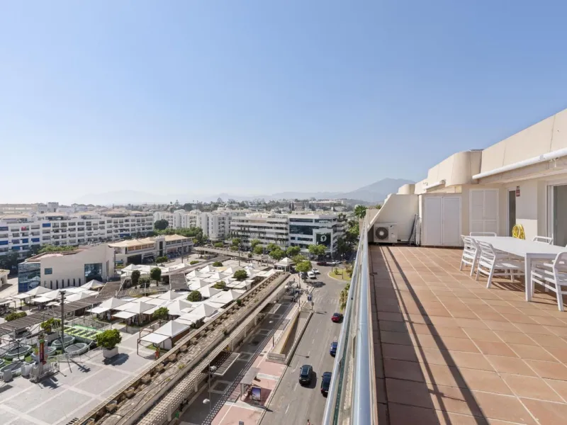 !Discover one of a kind exquisite Penthouse!,