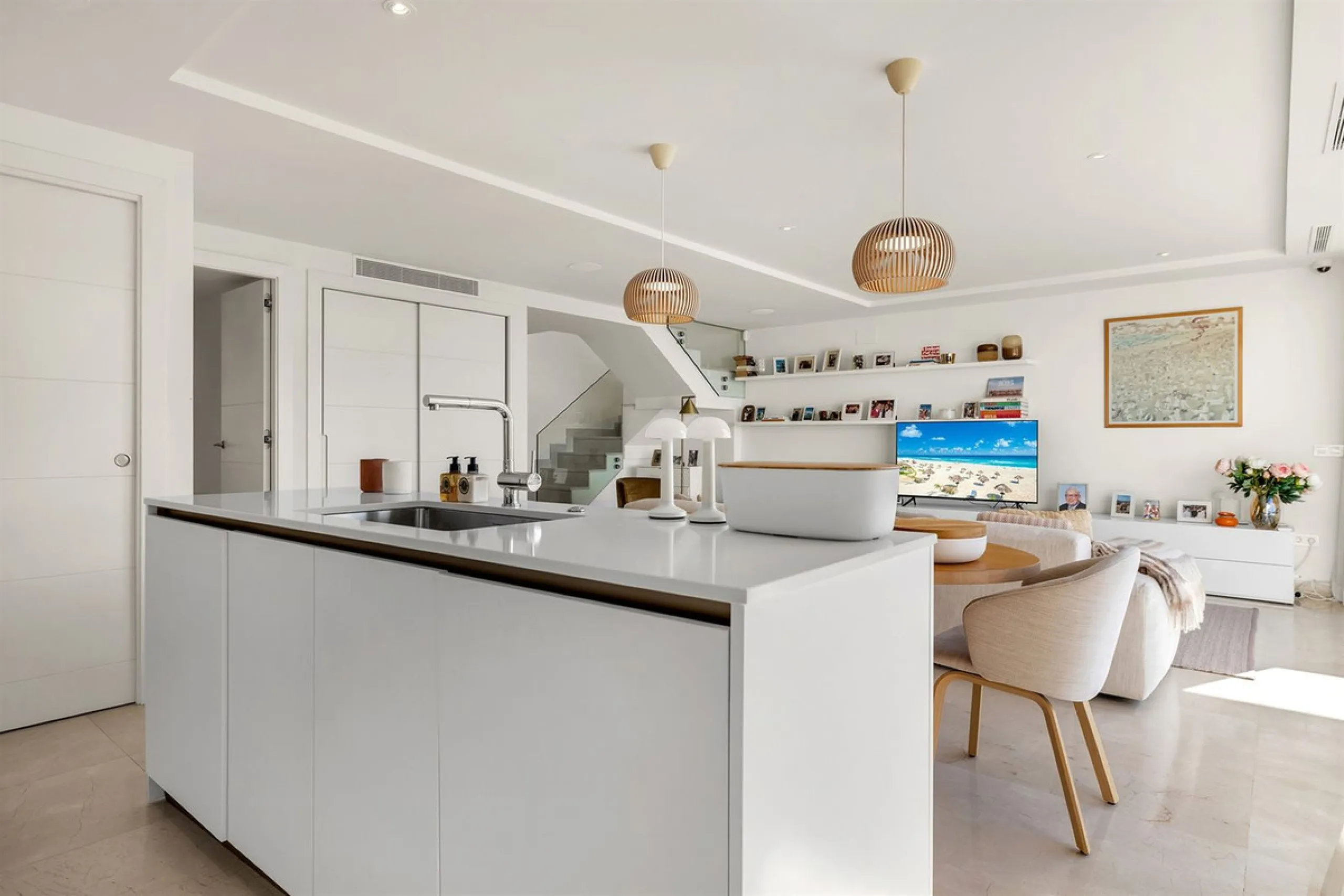 ICONIC SOUTH-FACING DUPLEX PENTHOUSE WITH PRIVATE SOLARIUM & POOL FOR SALE